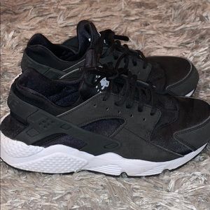 nike women’s huarache shoes